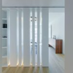 Divisiones interiores para casas modernas con espacios abiertos