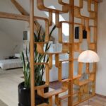 División de espacios con tablas de madera