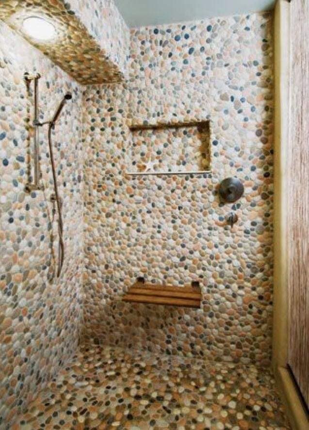 Baños decorados con revestimiento de piedra