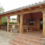 Diseños de casas rústicas de madera con porche