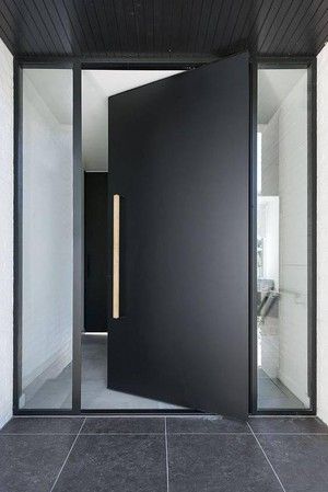 Diseños de puertas principales en color negro