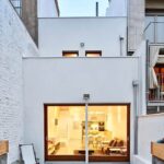 Diseños simples de fachadas para casas angostas