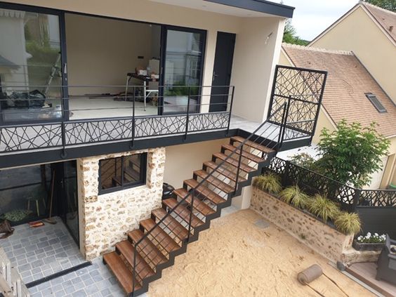 Escaleras exteriores para fachadas de casas