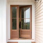 Diseños de puertas principales de madera con vidrio