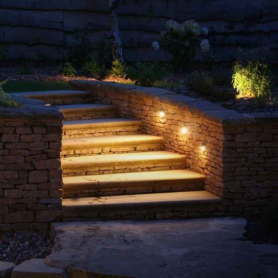 Iluminación para escaleras de jardín
