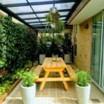 Ideas para transformar tu patio lateral olvidado en un hermoso oasis