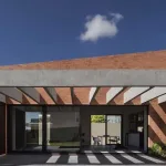 Fachadas de casas con pérgola de concreto